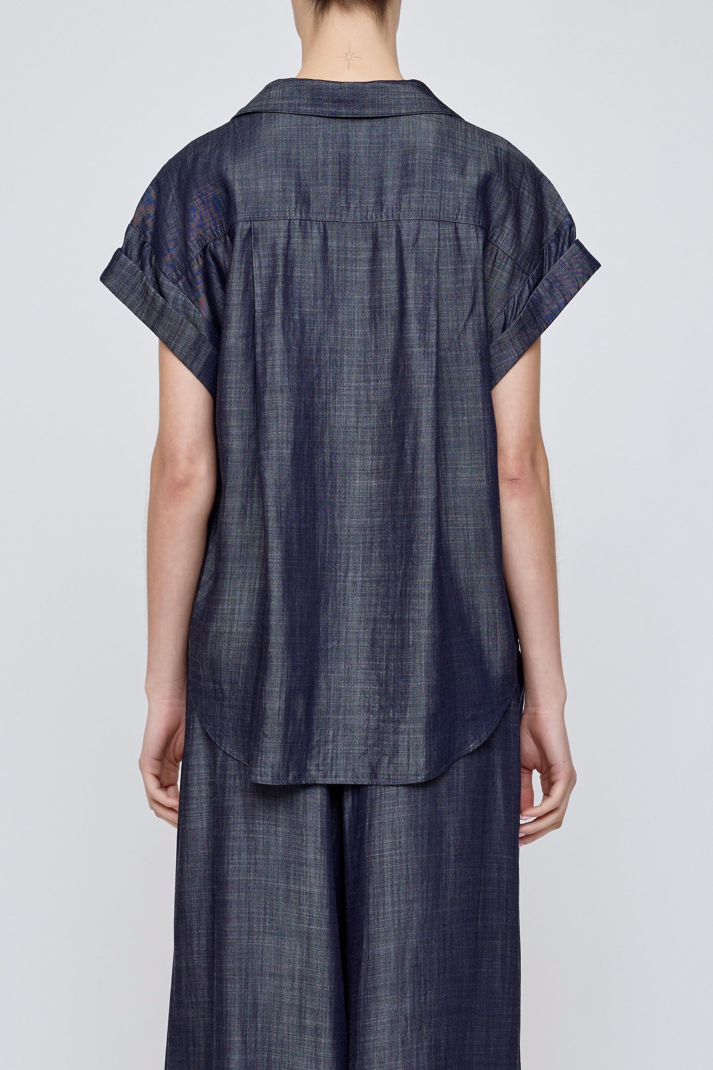 MV Basic Denim Shirt, denim top, designed with a subtle sheen, patch pockets at the chest, and soft ruching at the sleeves, women's clothing