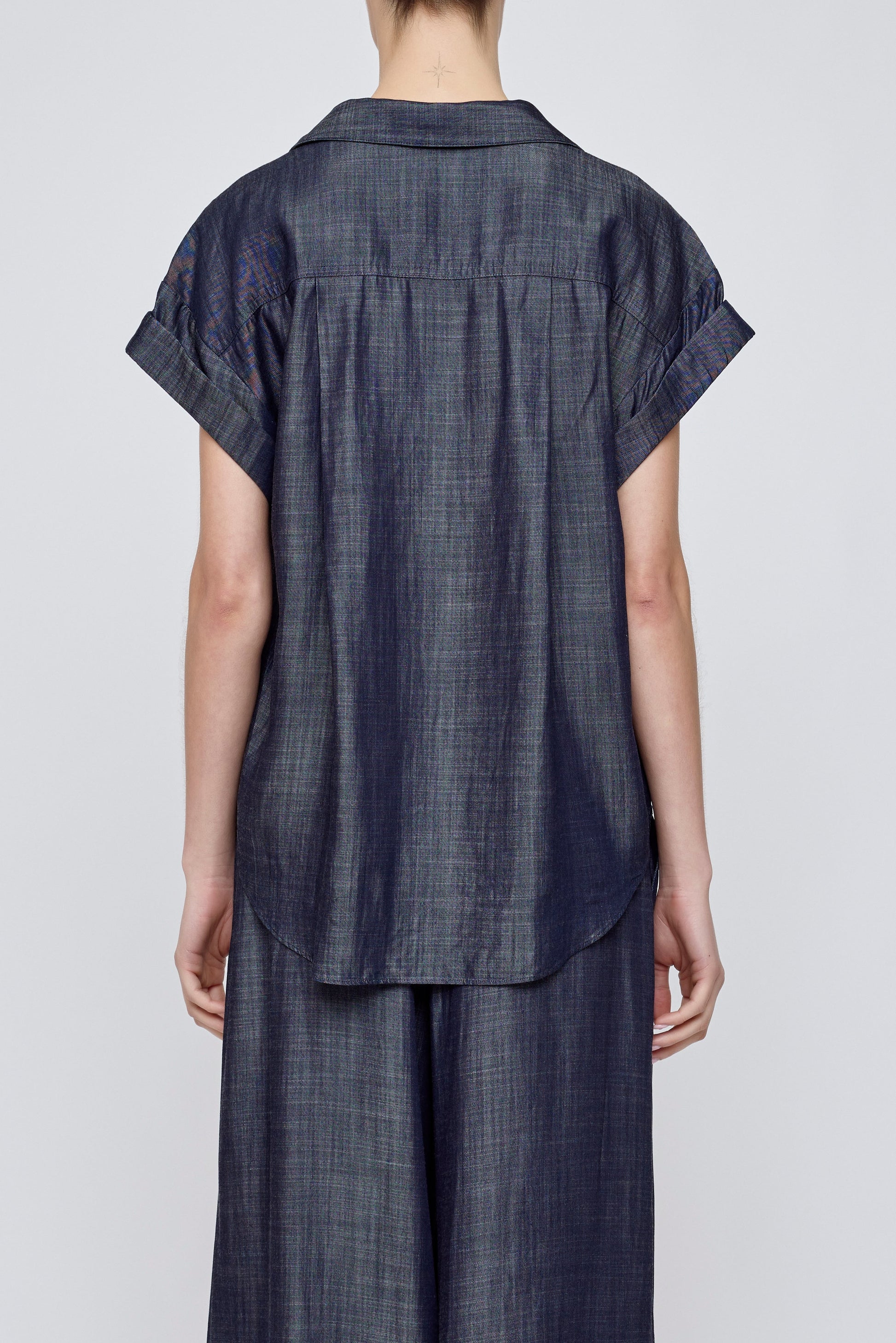 MV Basic Denim Shirt, denim top, designed with a subtle sheen, patch pockets at the chest, and soft ruching at the sleeves, women's clothing