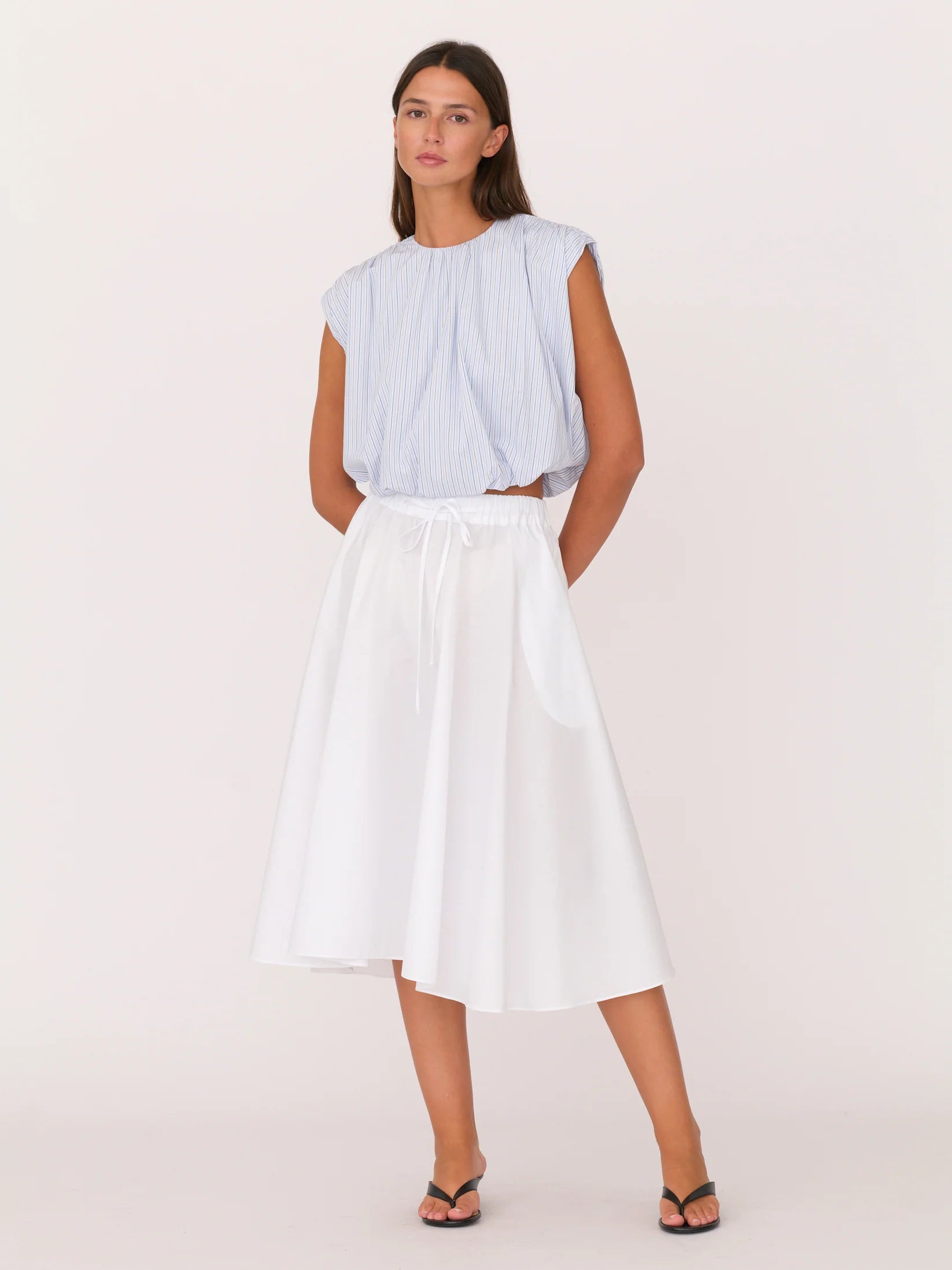 Secular Angie Skirt is an easy, feminine staple, with side pockets and side slits. An elastic waistband with an adjustable drawstring 